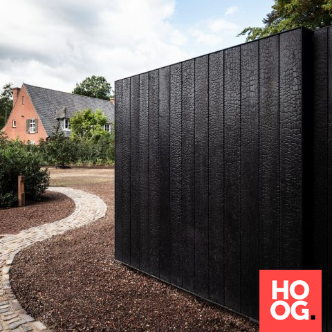 Wooden gate in burnt wood in collaboration with Landscaper Exterior
